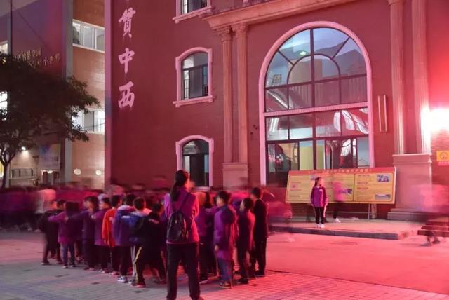 老師們的“夜生活”—東外小學(xué)部老師們的秘密 老師們的“夜生活”—東外小學(xué)部老師們的秘密