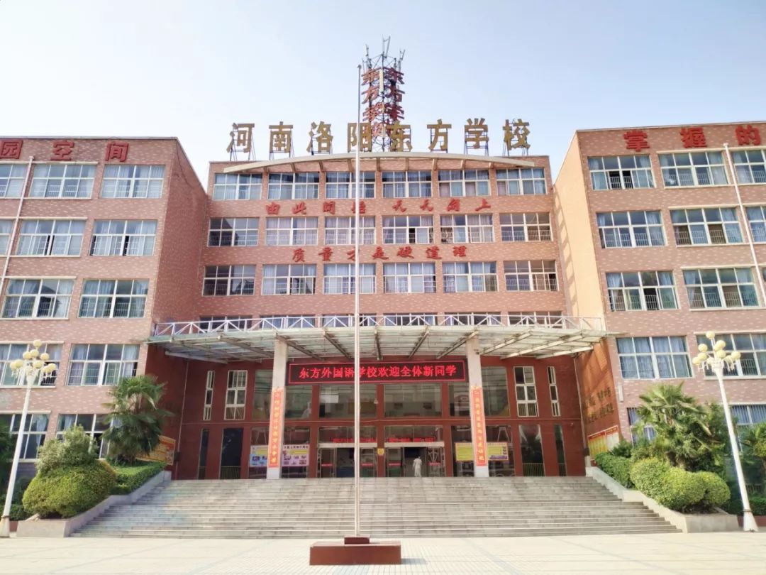 學(xué)校全景.jpg