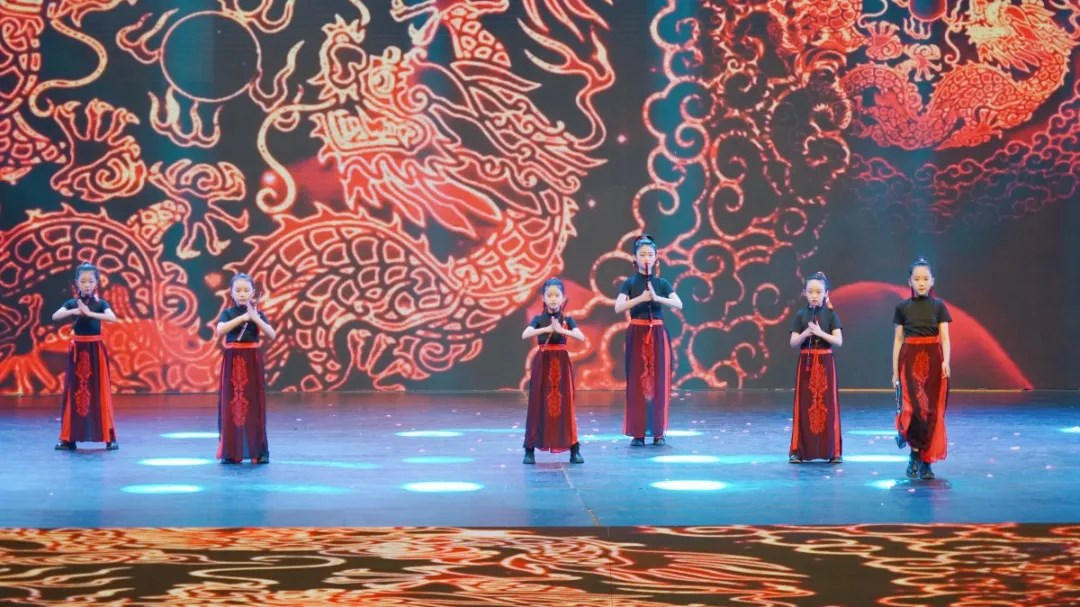 花兒向陽，童心向黨--東外萌娃參加洛陽市慶六一電視文藝匯演